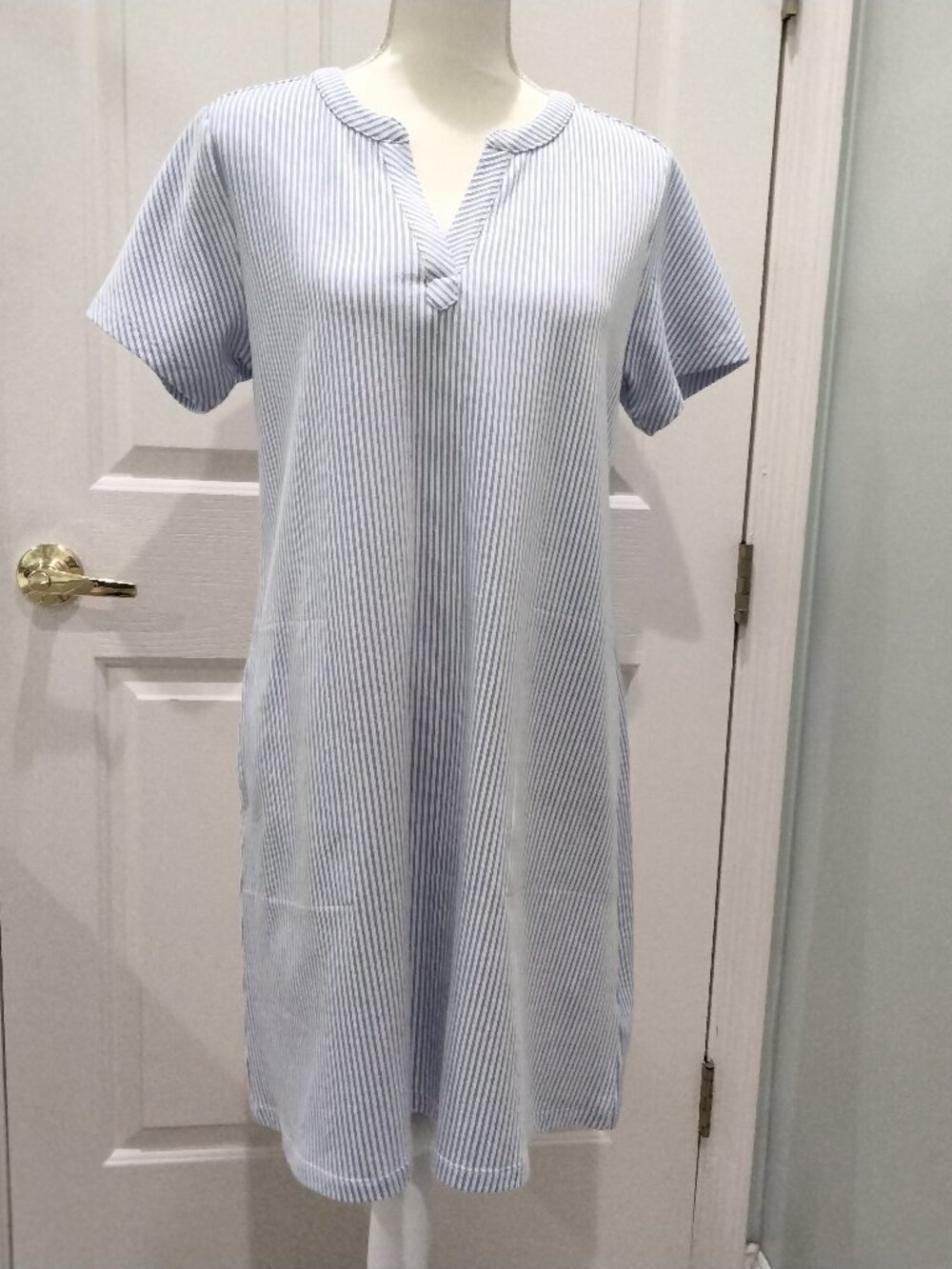 Isaac Mizrahi Knit Seersucker Shift Dress, Blue/White Stripe, Size MP, NWOT